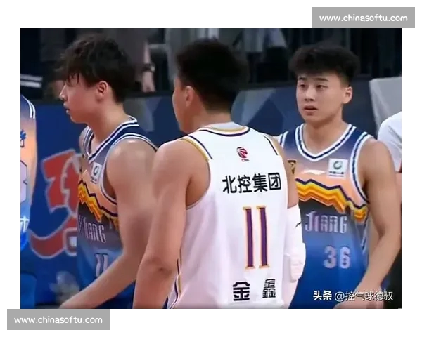 CBA季后赛激战正酣辽宁队险胜广东队夺关键胜利